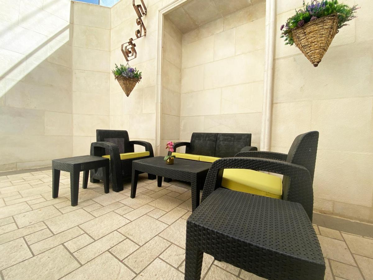 Contemporary Semi With Private Entrance In Khalda * Amman