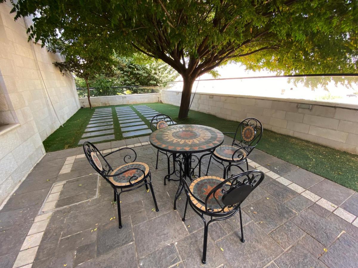 Apartment Contemporary Semi With Private Entrance In Khalda
