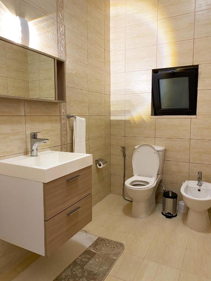 Appartement Contemporary Semi With Private Entrance In Khalda