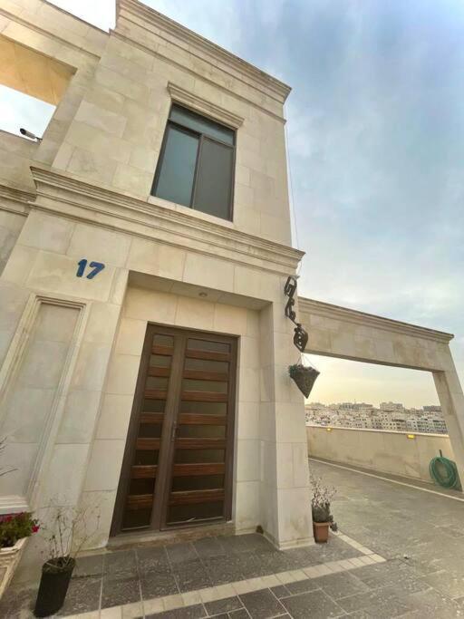 Appartement Contemporary Semi With Private Entrance In Khalda