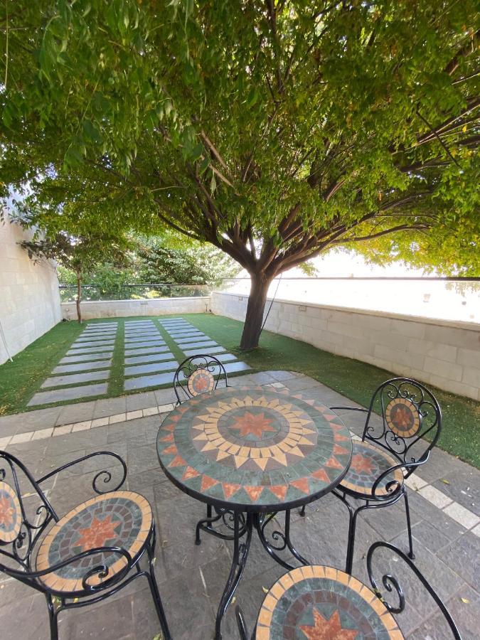 Appartement Contemporary Semi With Private Entrance In Khalda Amman