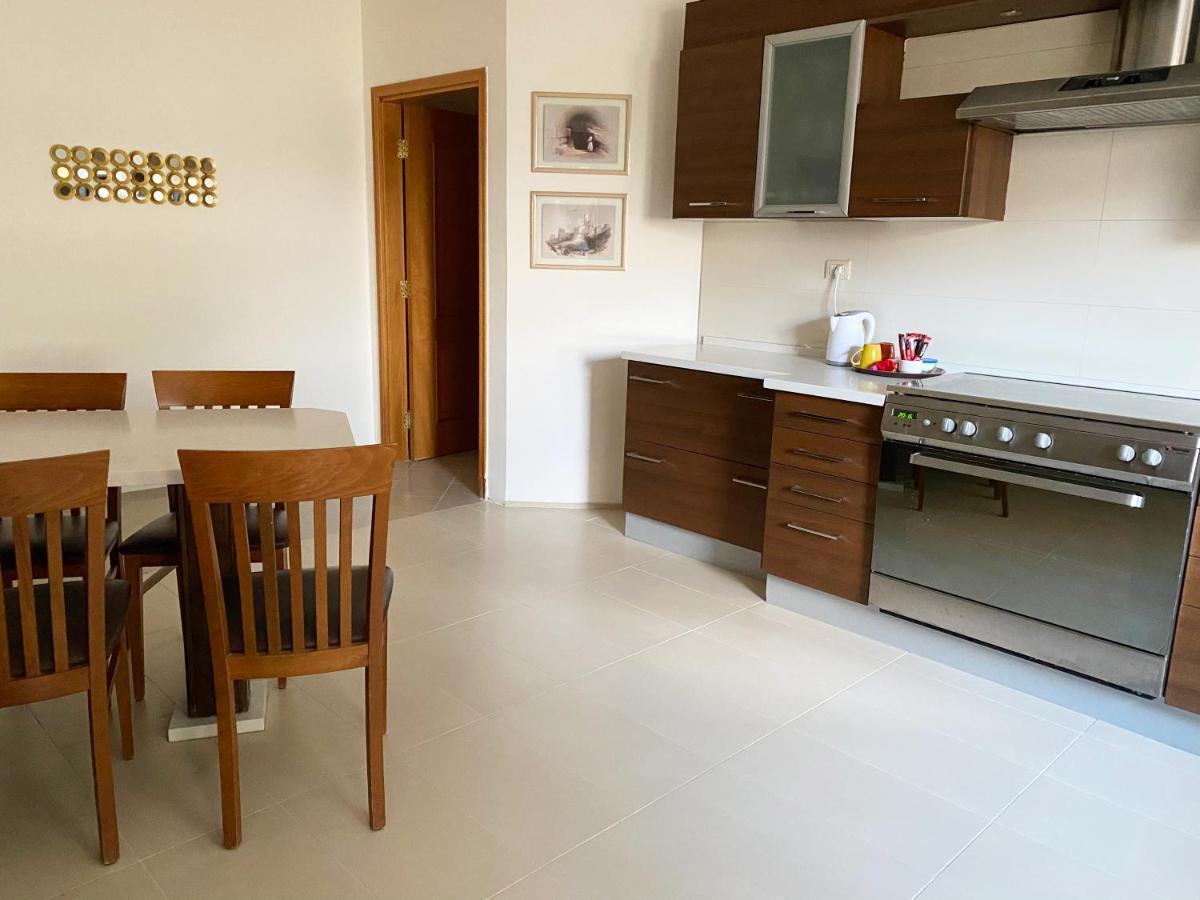 Appartement Contemporary Semi With Private Entrance In Khalda