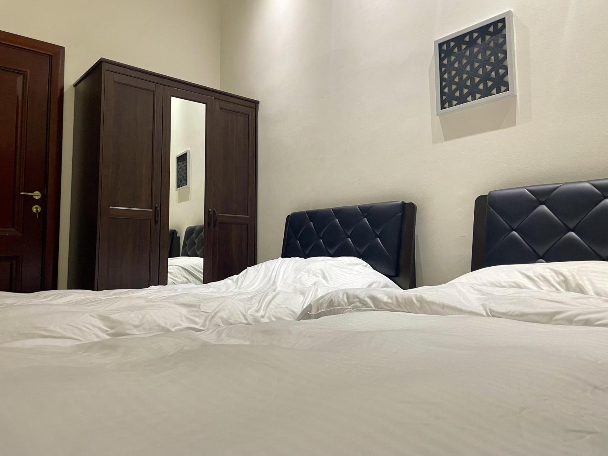 Contemporary Semi With Private Entrance In Khalda *