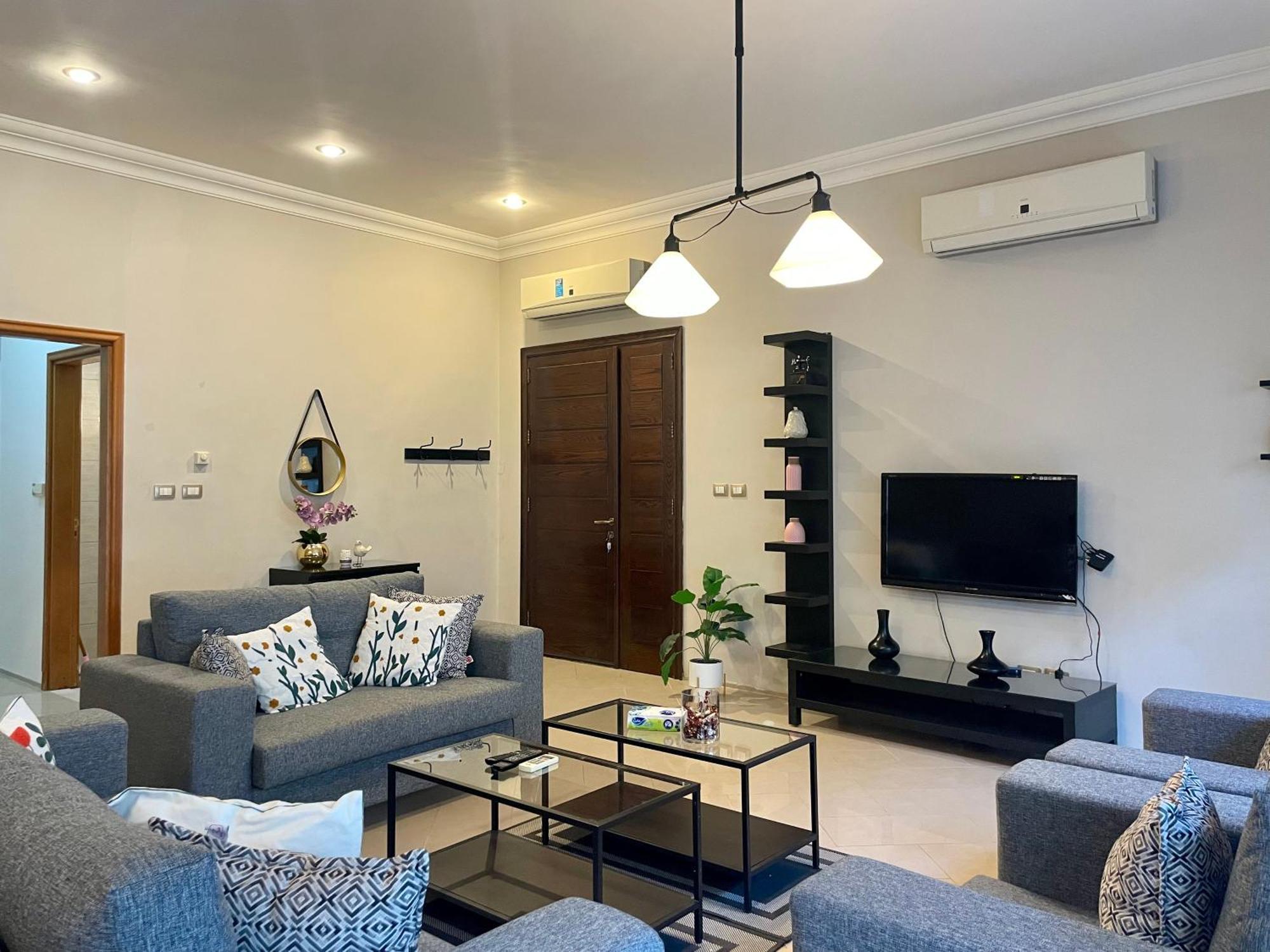 Appartement Contemporary Semi With Private Entrance In Khalda